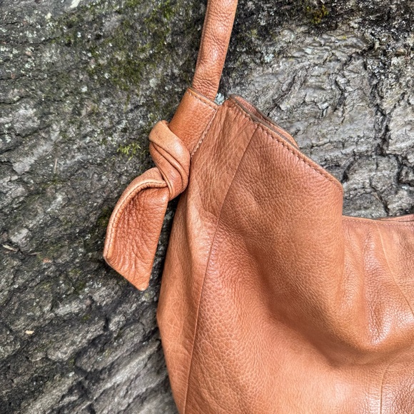 Frye Nora Knotted Hobo – Vintage Cognac Leather Shoulder Bag - Picture 3 of 12